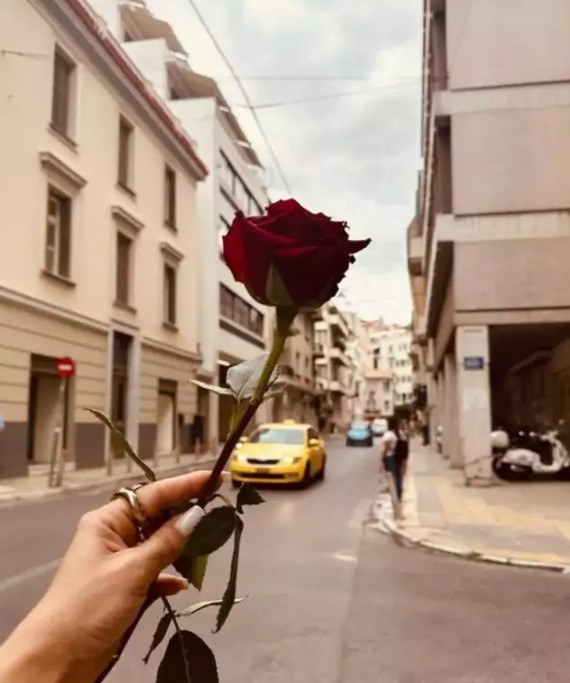 Demet Özdemir'den Atina pozları...